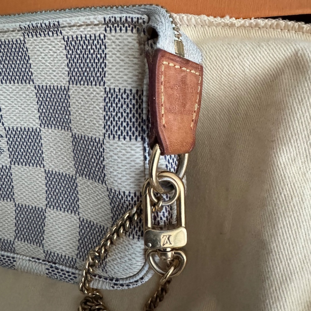 Louis Vuitton Mini Bag in White and Brown Checkered Pattern - Picture 4 of 7